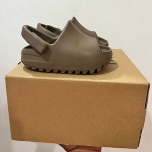 Yeezy Slide sandals 6k